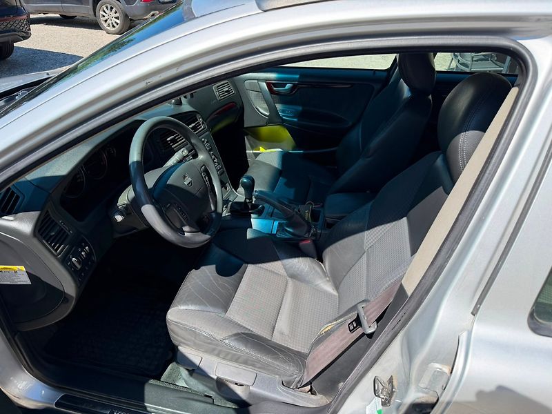 Volvo V70 2.4D 120kW/Tažné/Temp/novéPneu - fotka 9 z 18