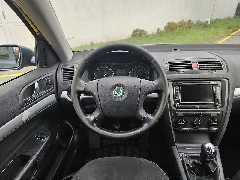 Škoda Octavia (2007) 2 1.9TDI - fotka 11 z 17