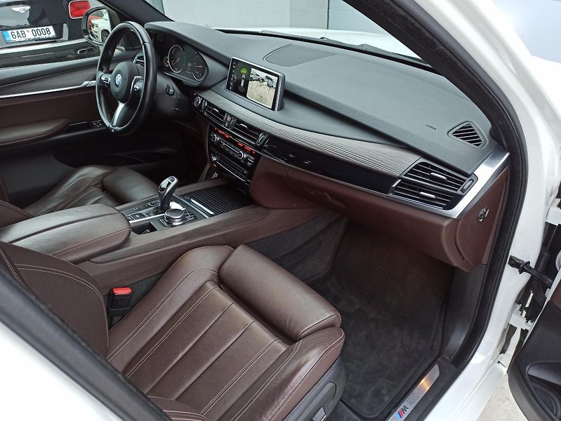BMW X5 xDRIVE 30d 190kW ČR - fotka 18 z 31