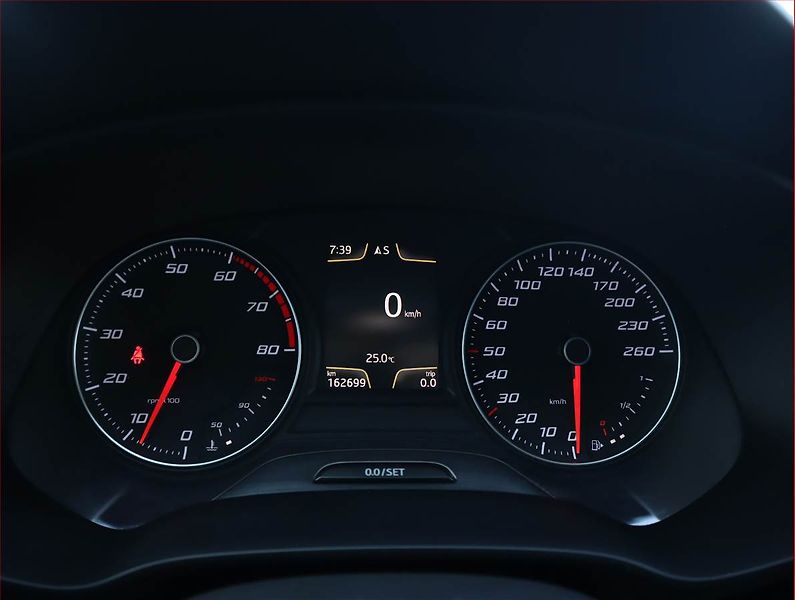 Seat Leon (2014) 1.4 TSI, Tempomat - fotka 11 z 17