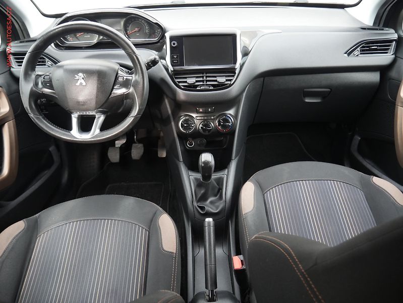 Peugeot 208 (2013) 1.2 VTi, AC, tempo, park - fotka 8 z 15