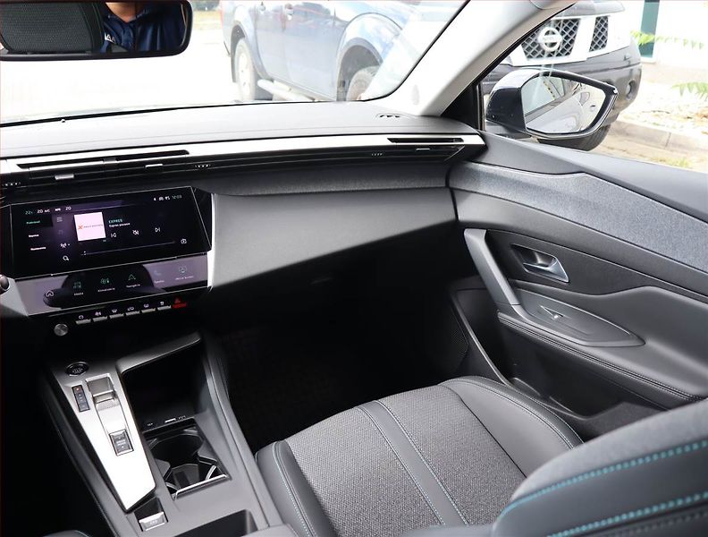 Peugeot 308 (2023) Allure 1.5 BlueHDi, Automat - fotka 8 z 25