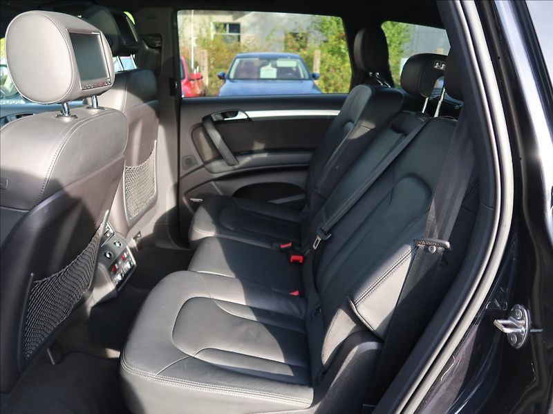 Audi Q7 3,0 TDi,176kW,NovéČR,7míst - fotka 19 z 31