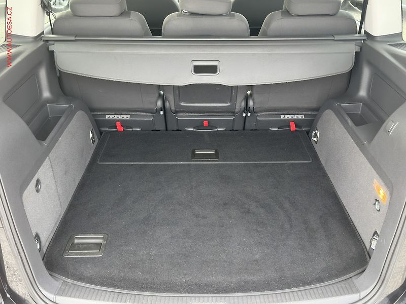 Volkswagen Touran (2011) 1.6TDi, AAC, TZ - fotka 7 z 18