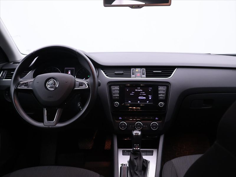 Škoda Octavia 2,0 TDI 110kW DSG Style Xenon - fotka 18 z 25