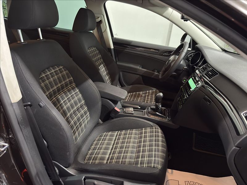 Škoda Superb 2,0   TDI 4X4 125KW ELEGANCE - fotka 23 z 31