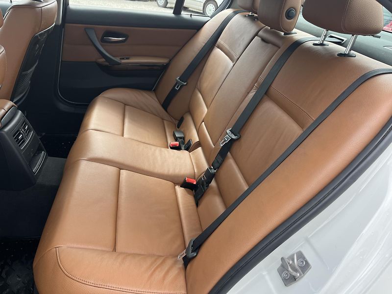 BMW Řada 3 (2011) 330D XDRIVE 3.0 V6 REZERVACE - fotka 19 z 20