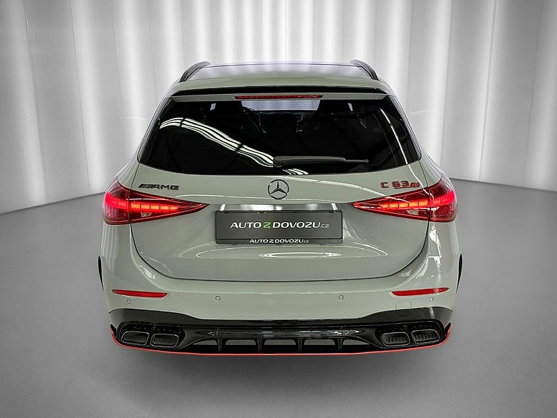 Mercedes-Benz Třídy C E PERFORMANCE 4M+ AMG F1 EDITI - fotka 6 z 32