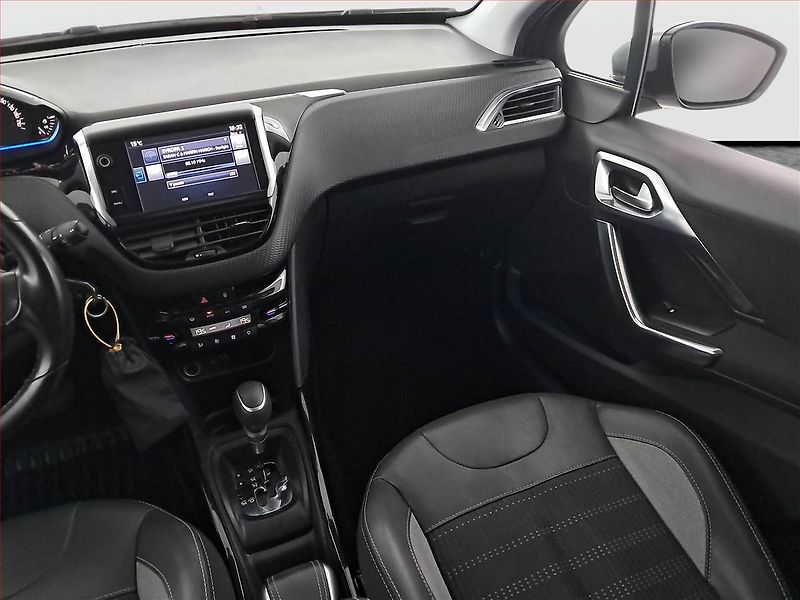 Peugeot 2008 (2016) Allure 1.2 PureTech, Automat - fotka 8 z 18