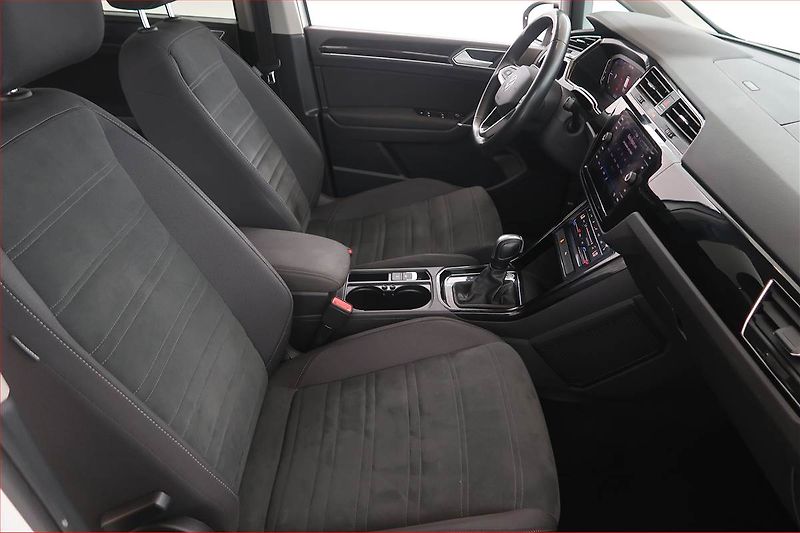 Volkswagen Touran (2023) 2.0 TDI - fotka 9 z 18