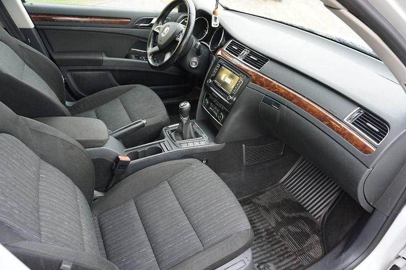 Škoda Superb (2015) 2,0   ELEGANCE   NOVÉ  V ČR - fotka 19 z 31