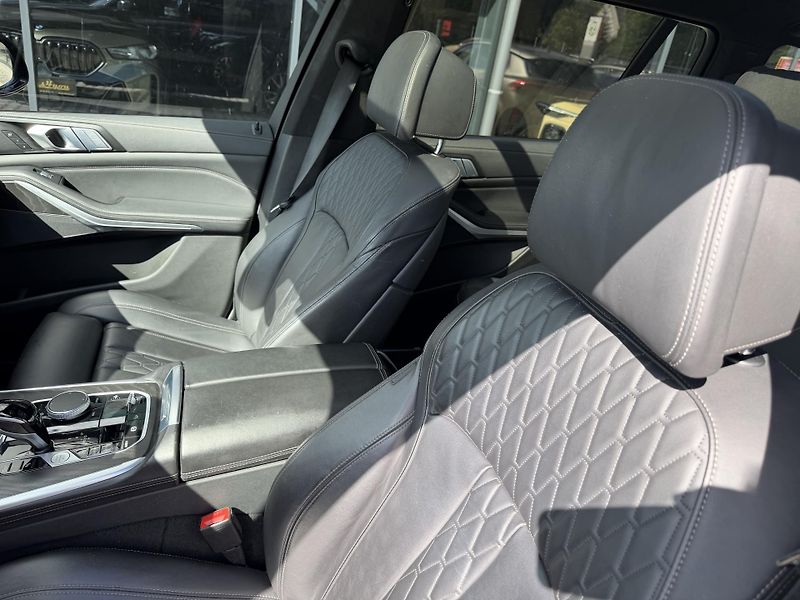 BMW X7 (2022) 40XD 250kW M-PAKET R22 CZ TOP! - fotka 39 z 48