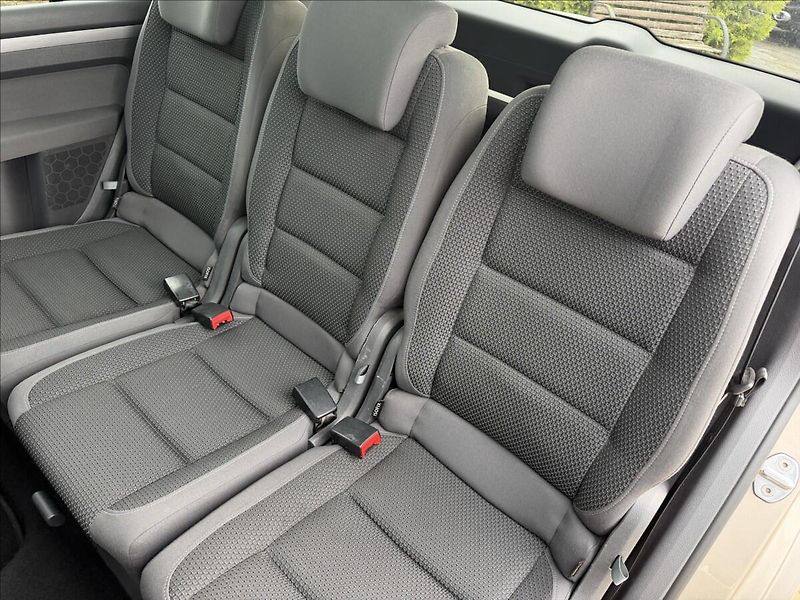 Volkswagen Touran 1.6 TDI Comfortline/Panorama/B - fotka 17 z 20