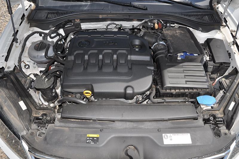Škoda Superb III 2.0TDi 140kW KOMBI - fotka 14 z 23