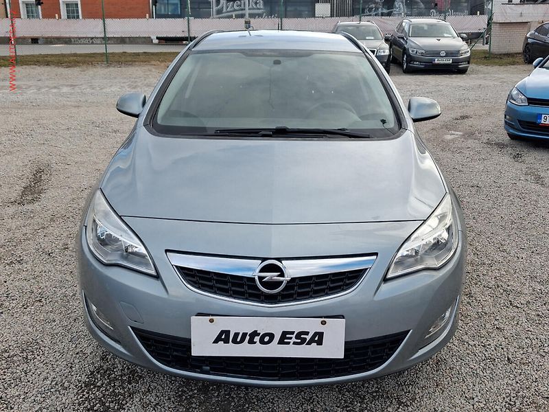 Opel Astra (2011) 1.7CDTi, AAC - fotka 2 z 15