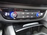 Opel Insignia GSi Sports Tourer F 2.0 SHT & - náhled 21