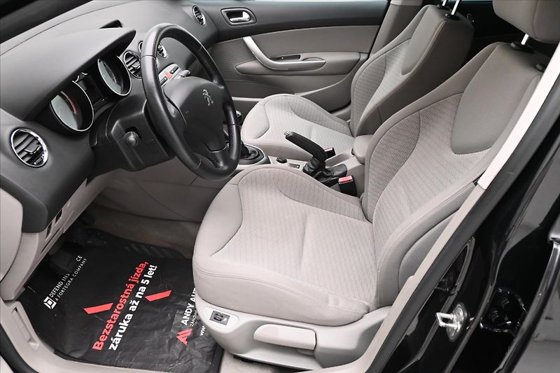 Peugeot 308 1,6 SW HDI 82 kW Panorama - fotka 13 z 29