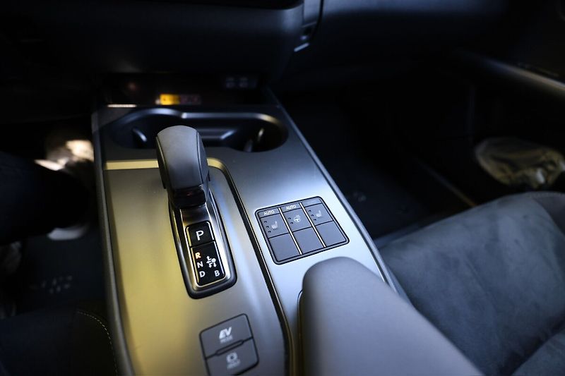 Lexus UX 300h 300H 2,0 HEV BUSINESS TECH - fotka 14 z 28