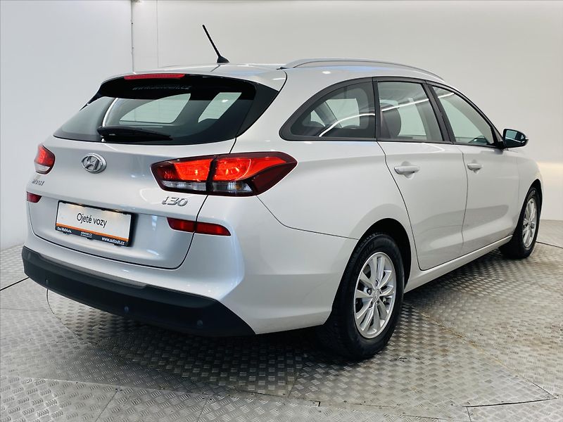 Hyundai i30 1,4 T-GDi 103kW - fotka 2 z 24