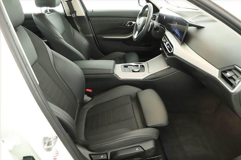BMW Řada 3 (2024) 318 i - fotka 7 z 18