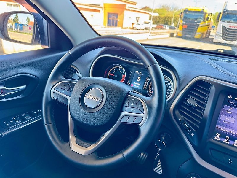 Jeep Cherokee (2015) 2.0 L TD Longitude - fotka 23 z 50