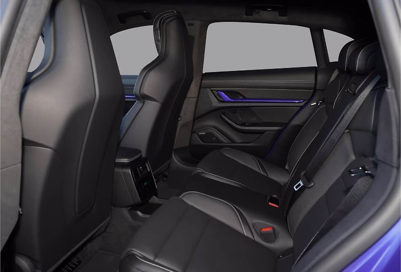 Porsche Taycan GTS Sport Turismo HuD 360 Inno - fotka 26 z 28