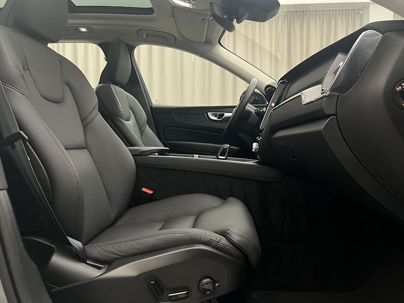 Volvo XC60 T8 AWD ULTRA DARK AUT CZ - fotka 18 z 47