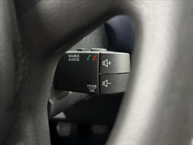 Opel Vivaro 1,6 89kW KLIMA DPH 1.MAJ CZ TZ - fotka 11 z 32