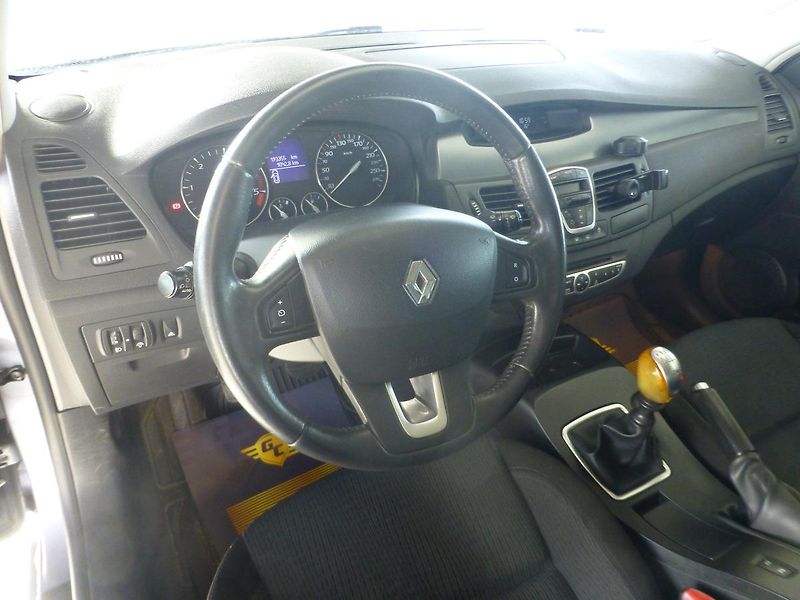 Renault Laguna (2008) 1,5DCI-81KW*PARK.S**ALU**TAŽNÉ - fotka 12 z 26
