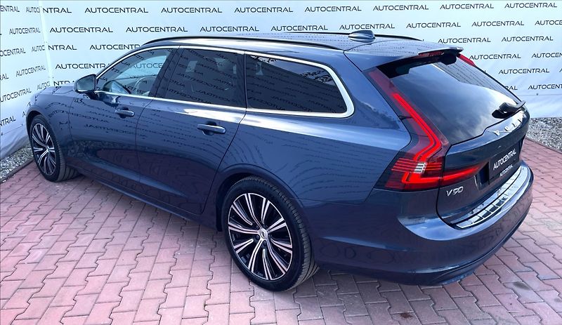 Volvo V90 2,0 i,145kW,MHEV core,STK 4/28 - fotka 5 z 19