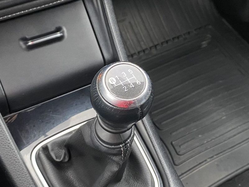 Toyota Auris 1.4D, ČR, Active, manual - fotka 25 z 31