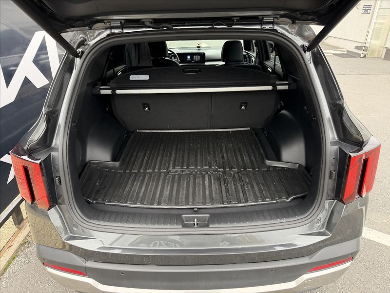 Kia Sorento 2,2 CRDI 4X4 8DCT TOP+TEM+NAPP - fotka 6 z 9