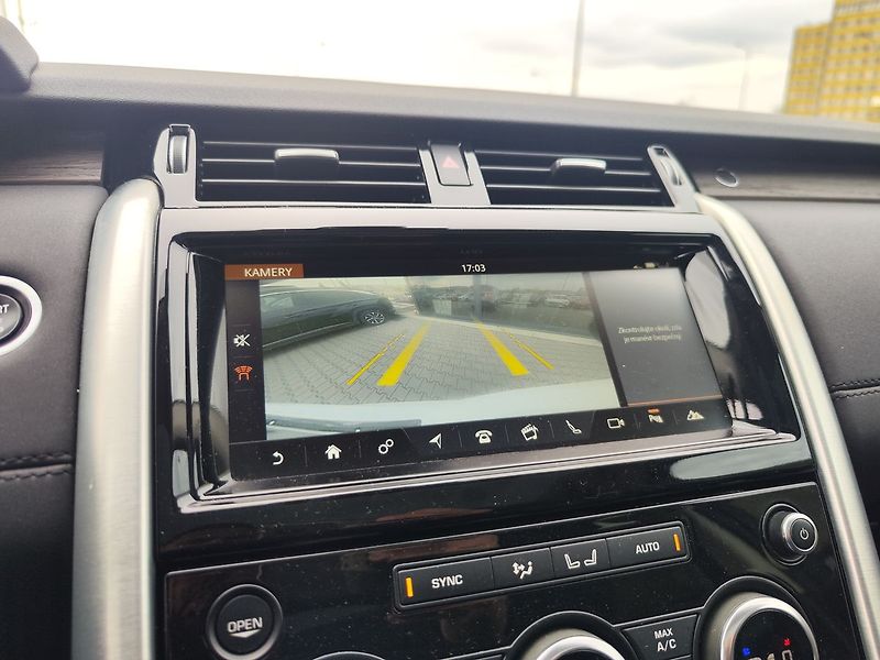 Land Rover Discovery 3.0 Td6 HSE/190kW Pano 7.míst - fotka 24 z 38