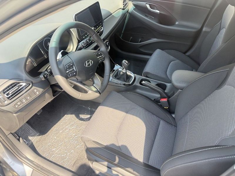 Hyundai i30 26 WG 1,0 T-GDI MT GO CZECH - fotka 8 z 9