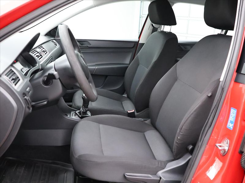Škoda Rapid 1,2 TSI Klima Tažné CZ 1.Maj - fotka 10 z 25