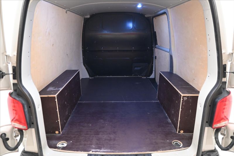 Volkswagen Transporter 2,0 TDI 110kW Klima Tempomat Z - fotka 10 z 28
