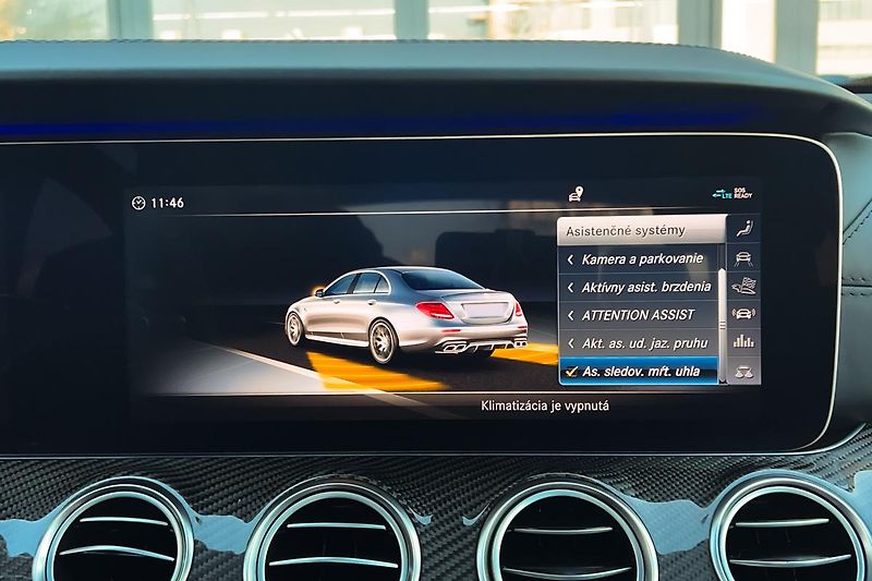 Mercedes-Benz Třídy E (2017) E63S AMG 4Matic+ V8 Biturbo - fotka 90 z 99