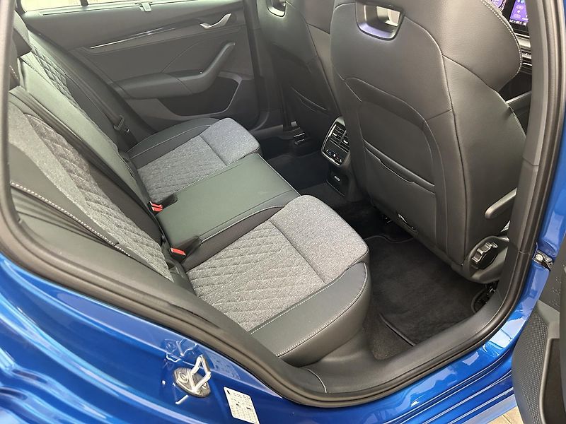 Škoda Octavia 2.0 TDI SportLine - fotka 24 z 29