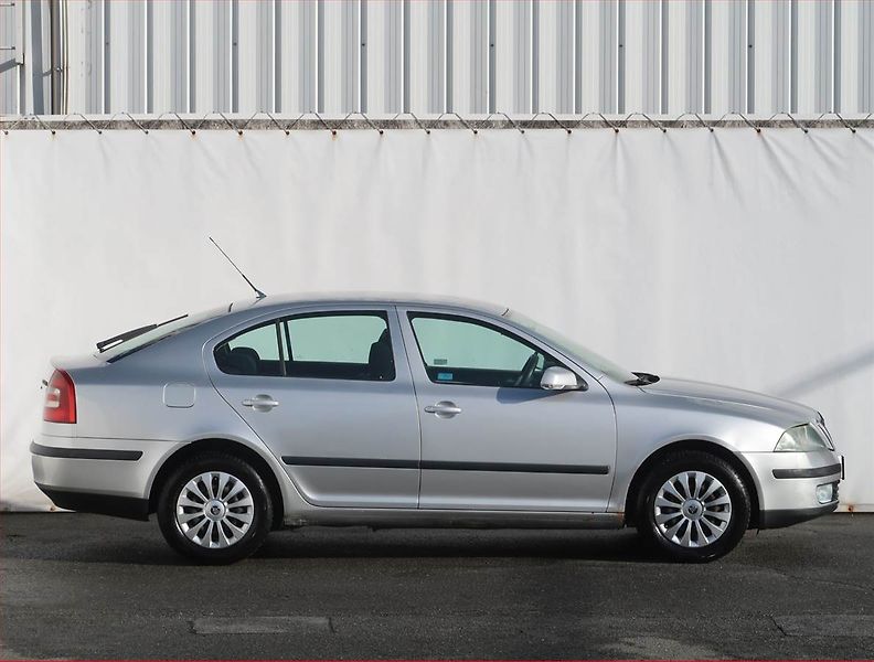 Škoda Octavia (2006) Ambiente 1.9 TDI, Serv.kniha - fotka 6 z 16