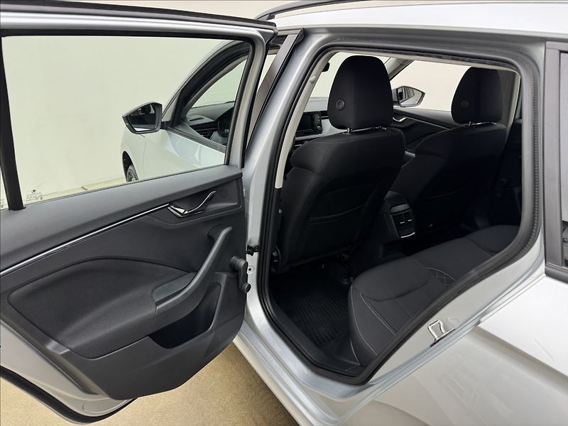 Škoda Kamiq 1,0 DSG AC LED VÝHŘEV SENZORY - fotka 32 z 36