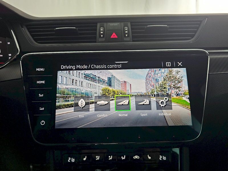 Škoda Superb (2023) 2.0TSi 140kW DSG SPORTLINE TAŽ - fotka 18 z 32