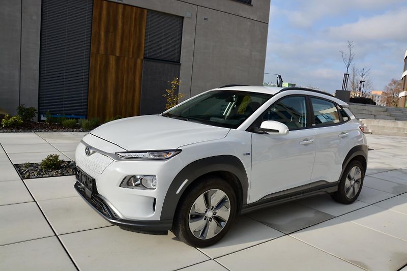 Hyundai Kona (2020) EV ELEKTRIC 100Kw 1 MAJITEL KA - fotka 11 z 53