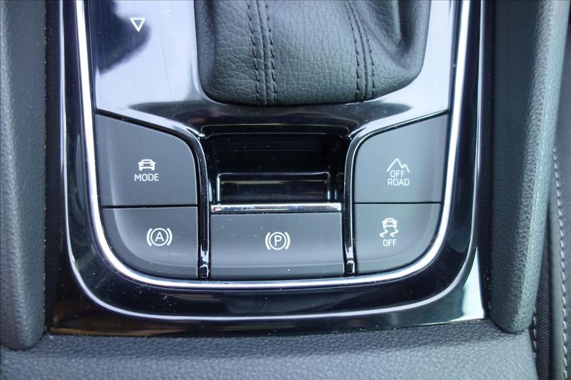 Škoda Karoq 2,0 TDi,ČR,4x4,PANORAMA,STYLE. - fotka 35 z 50