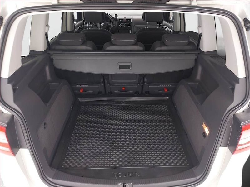 Volkswagen Touran (2015) 2.0 TDI, Navi, Bi-Xenony - fotka 14 z 20