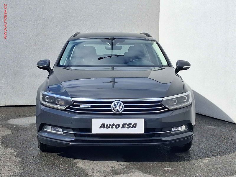 Volkswagen Passat (2016) 2.0 TDi, LED, navi, park - fotka 2 z 19