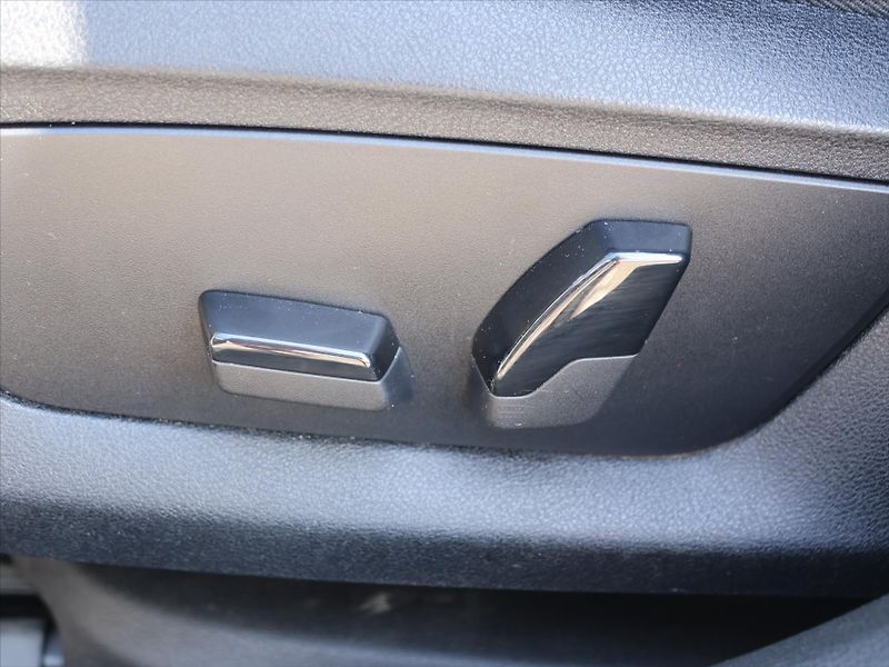 BMW Řada 5 2,0 525d 170kW Aut. Navi LED - fotka 16 z 35