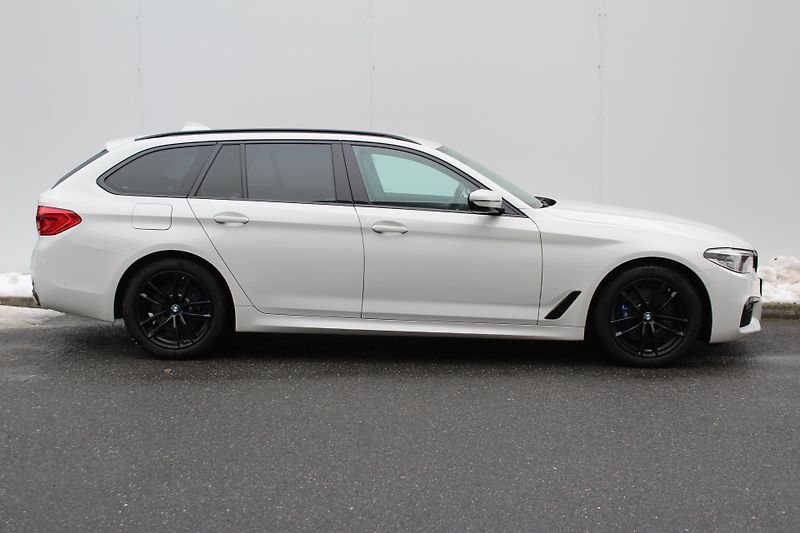BMW Řada 5 530d xDrive Touring Mpaket - fotka 3 z 21