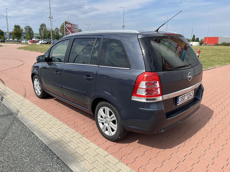 Opel Zafira 1.8 i Cosmo Automat 7 Míst - fotka 7 z 32