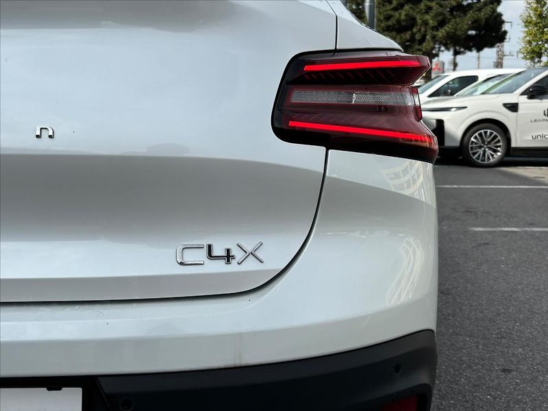 Citroën C4 X 1,2 PureTech  Shine EAT8 - fotka 10 z 28