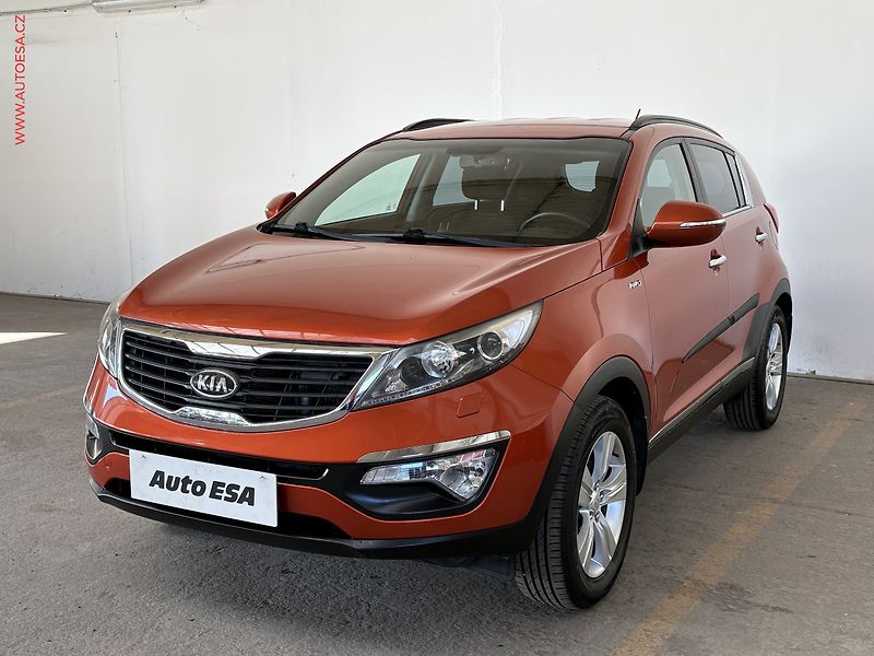 Kia Sportage (2011) 2.0CRDi 4x4, ČR, Navi, AC - fotka 3 z 14